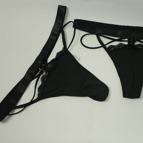 string en coton avec une petite gaine en haut