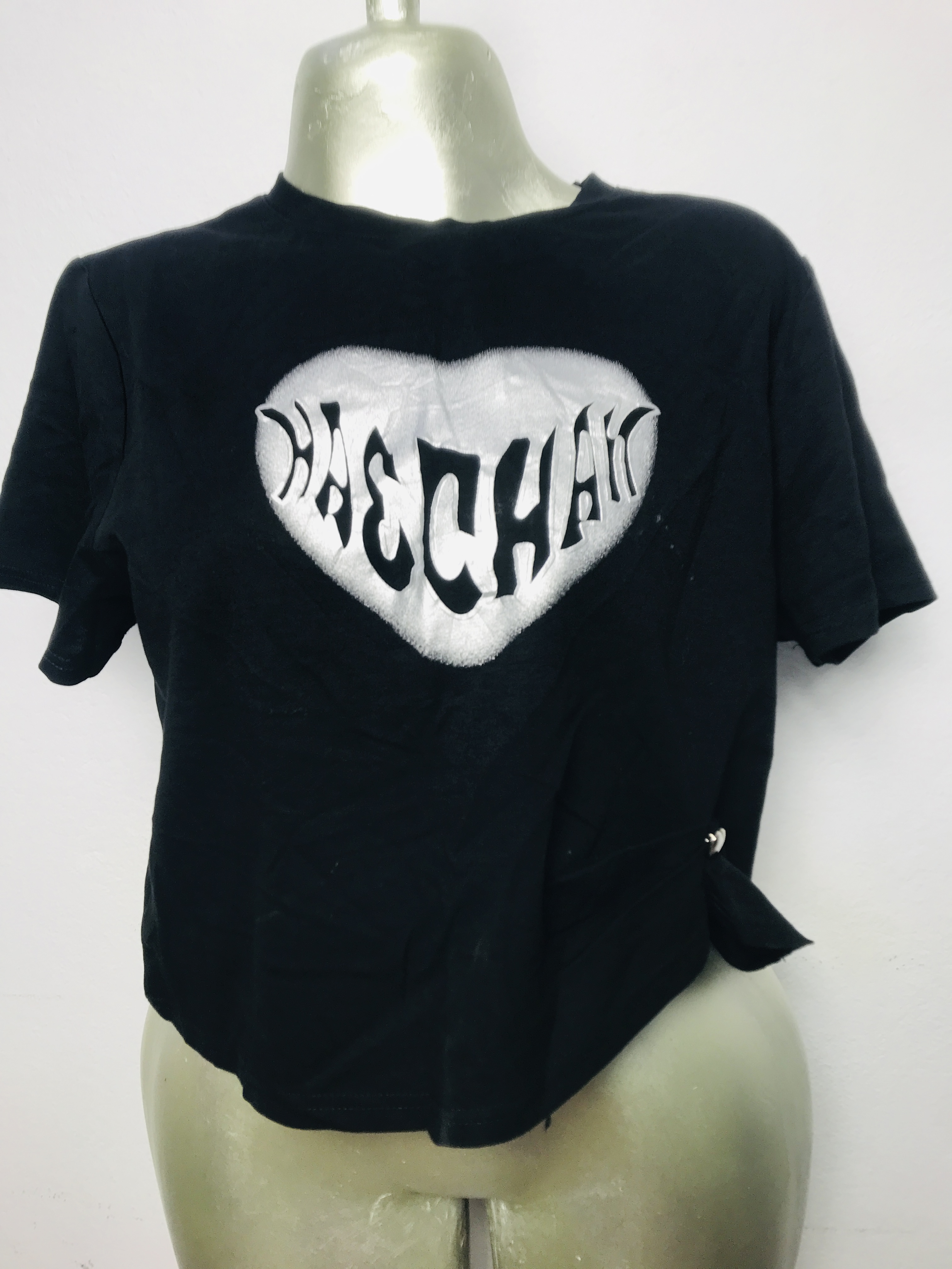 T-shirt noire cœur imprimé