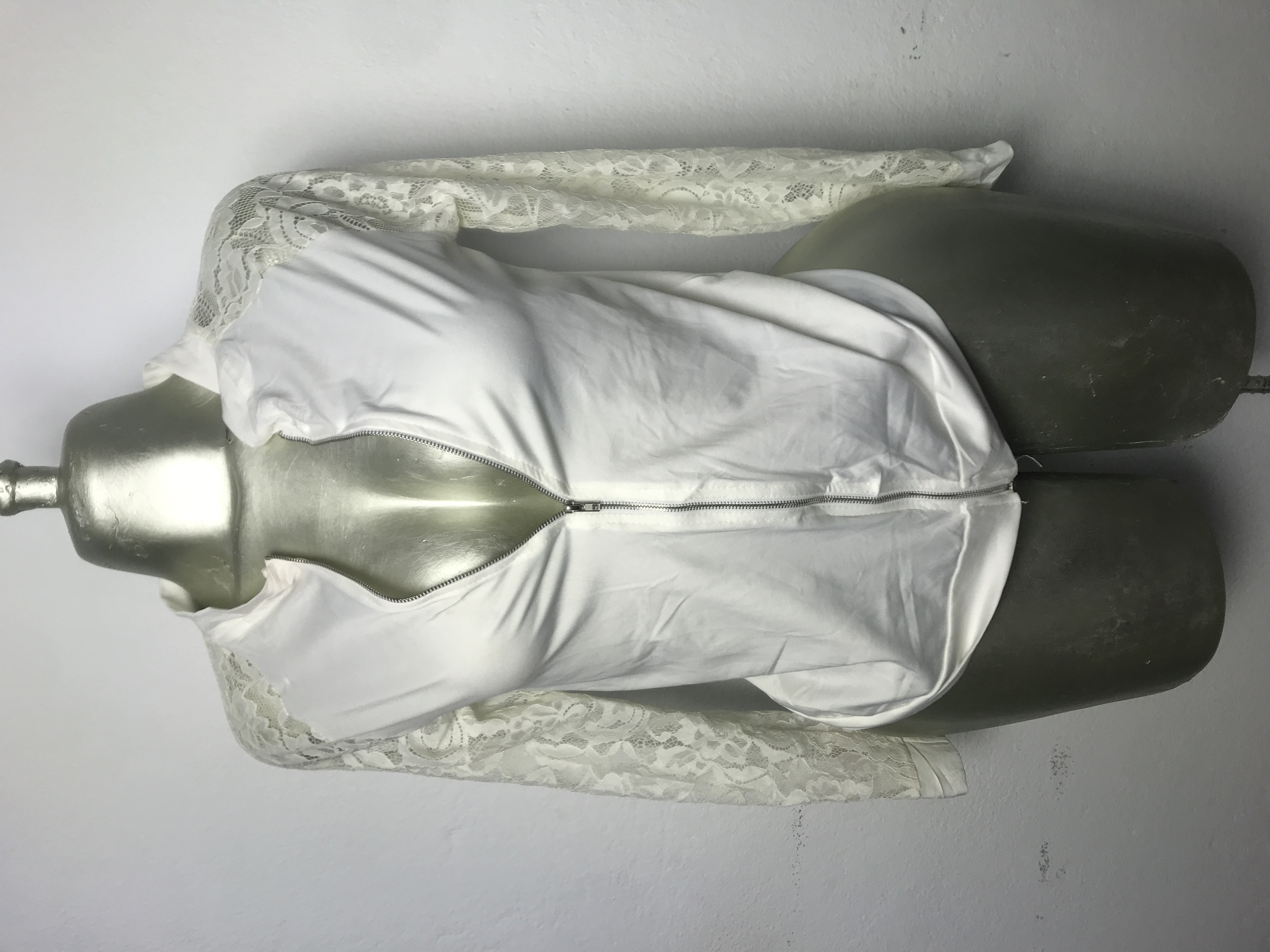 Veste zippée en dentelle blanche